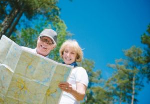 Organiser un voyage senior : que checker au préalable ?